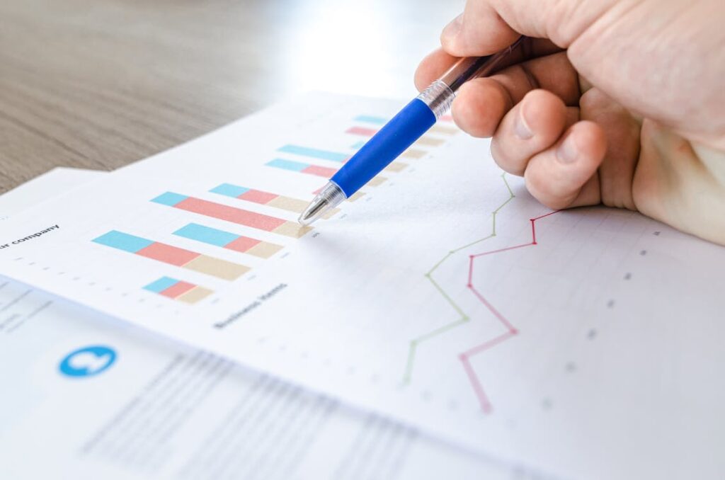 Métricas e indicadores de vendas B2B em dashboard de performance comercial